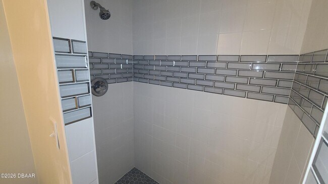 Building Photo - 3131 S Ridgewood Ave