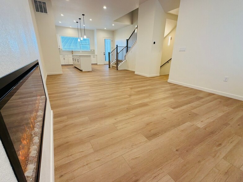 Building Photo - 7180 Clove Hitch Hts