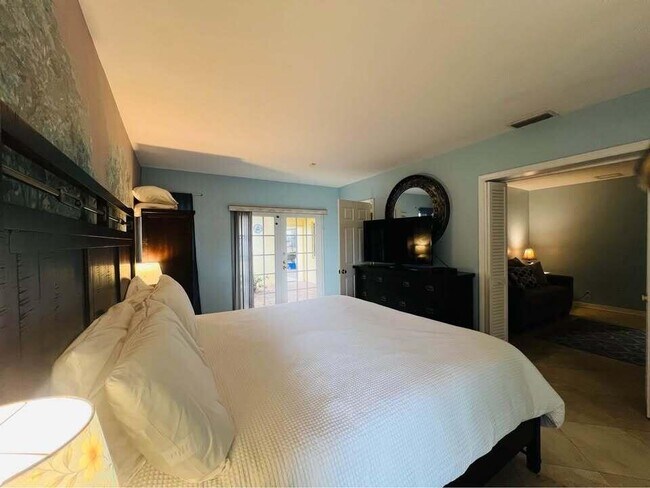 Building Photo - 7834 Edgewater Dr