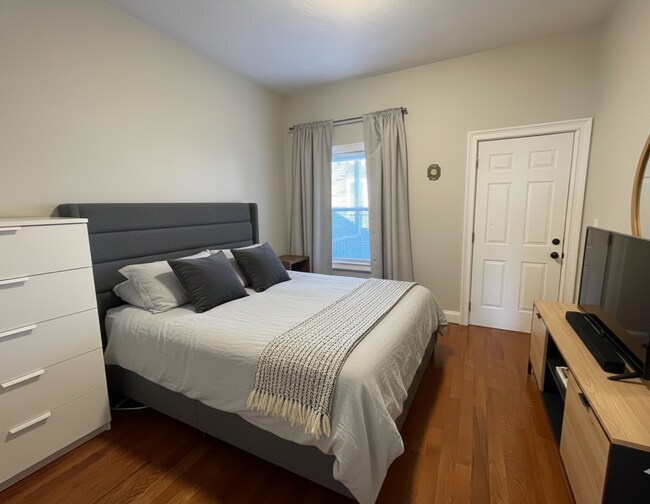 Building Photo - 12 Chel