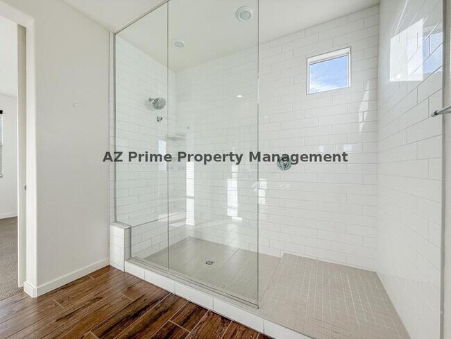 Building Photo - 920 E Anderson Ave