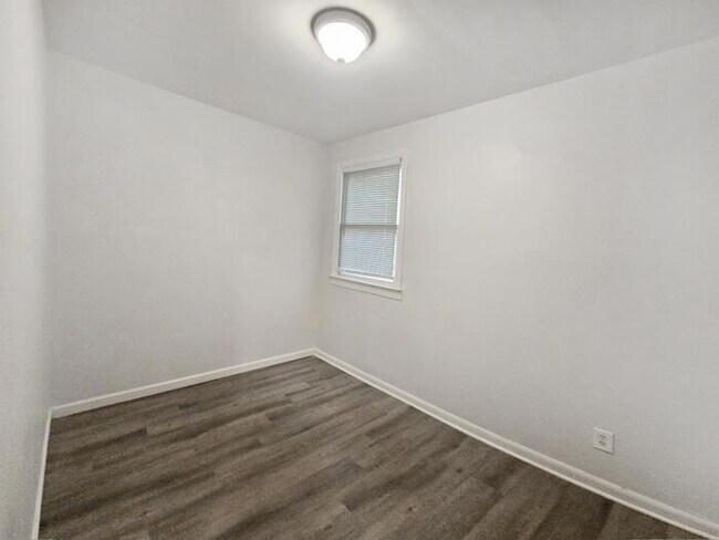 Building Photo - 806 Palm St