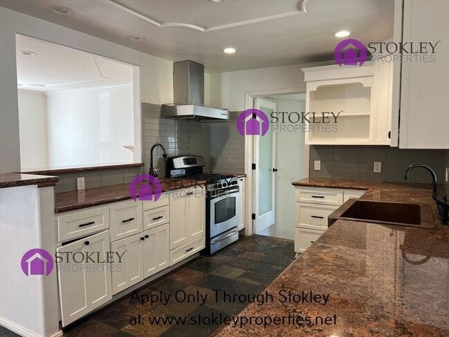 Building Photo - 2427 Sycamore Ave