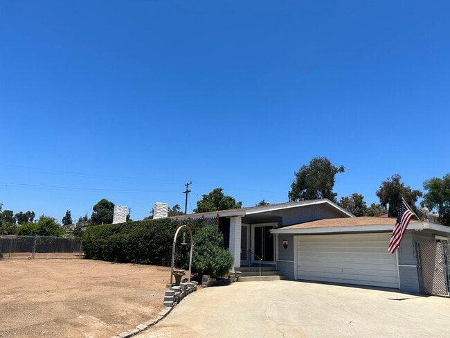 Primary Photo - RURAL CHARM ON TOP OF THE HILLS IN VISTA