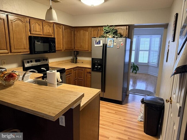 Building Photo - 105 Huckleberry Dr