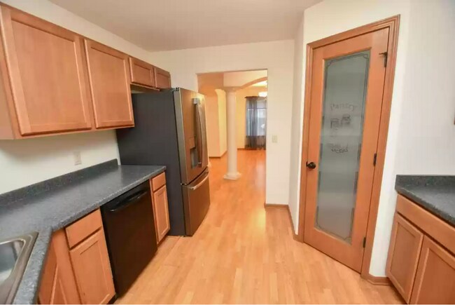 Building Photo - 502 Commander Ct