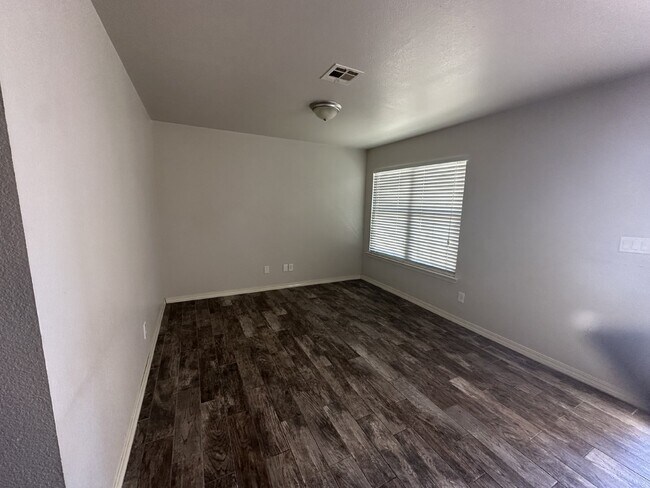 Building Photo - "Modern Comfort in El Paso: Spacious 3-Bed...