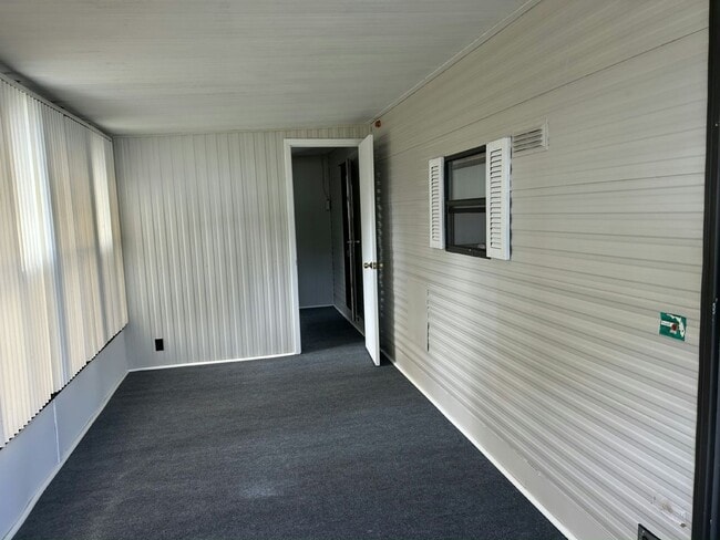 Building Photo - 16731 US-301