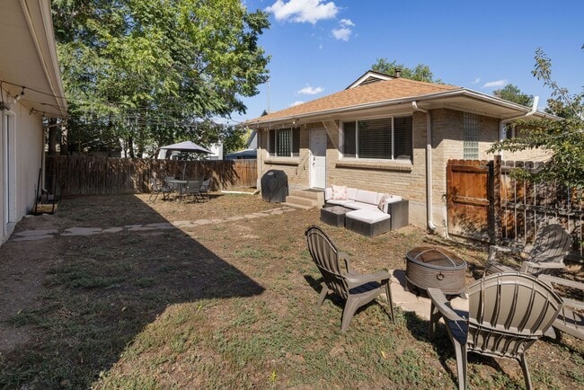 Building Photo - 3815 S Knox Ct