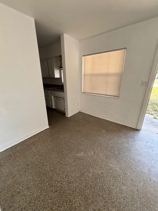 Building Photo - 172 38th Ave SE