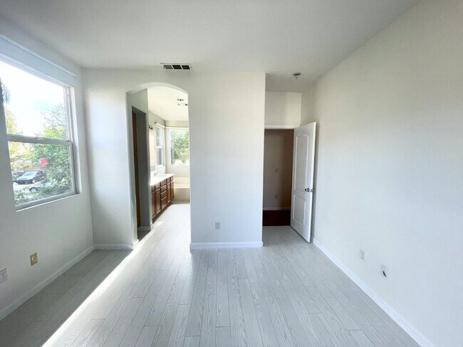 Building Photo - 1046 Strawberry Creek St