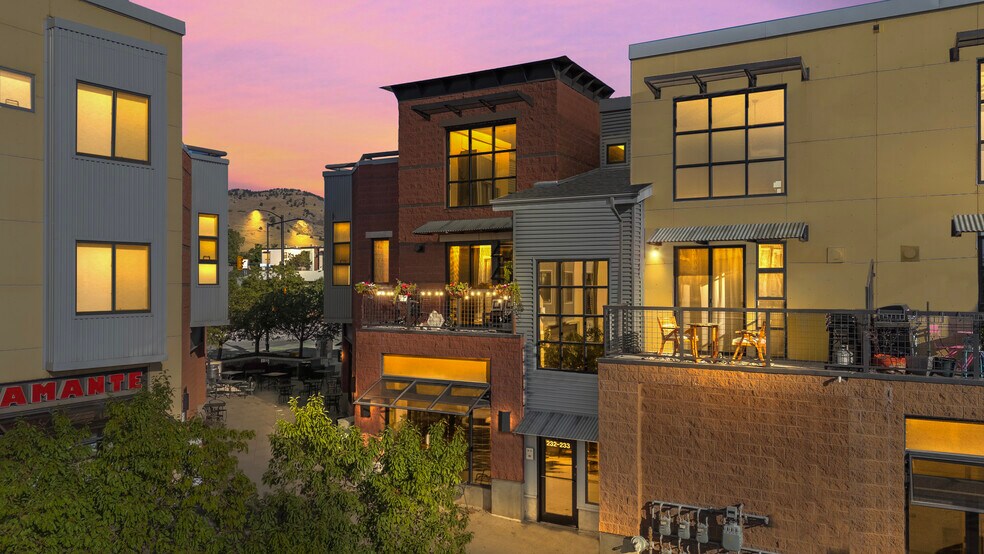 Building Photo - 1200 Yarmouth Ave