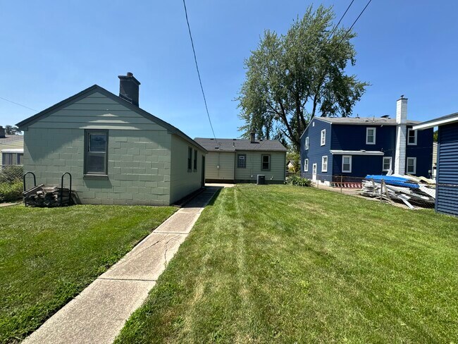 Building Photo - 649 9th St