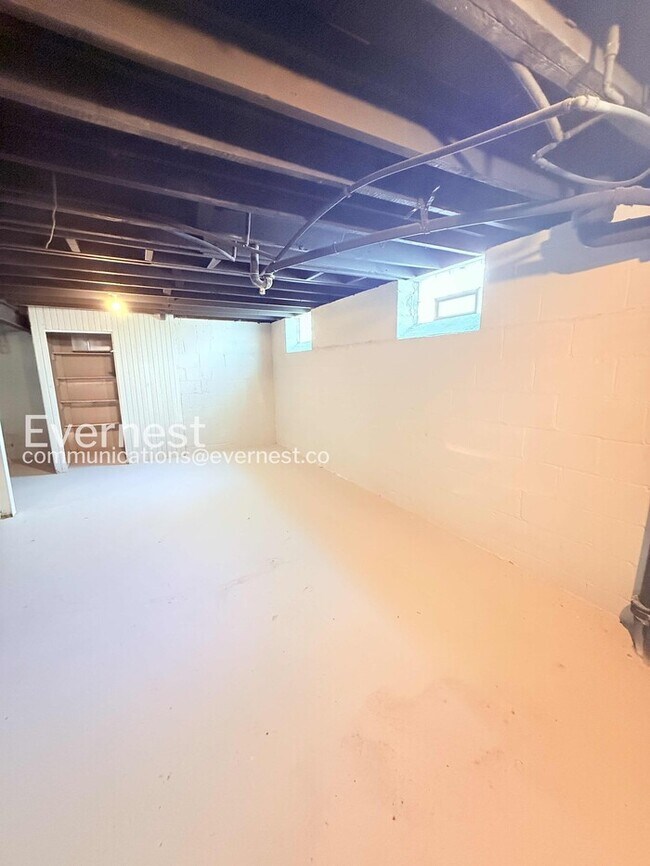 Building Photo - 9460 Wayburn St