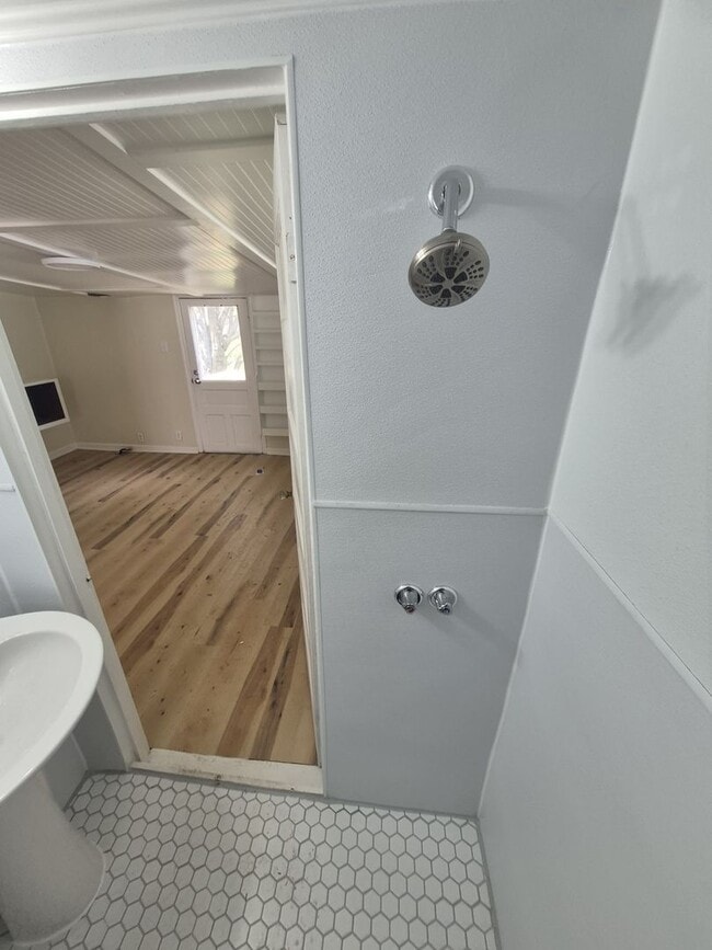 Building Photo - Fully Renovated 2-Bedroom in Elsmere – Off-Street Parking & Yard Space