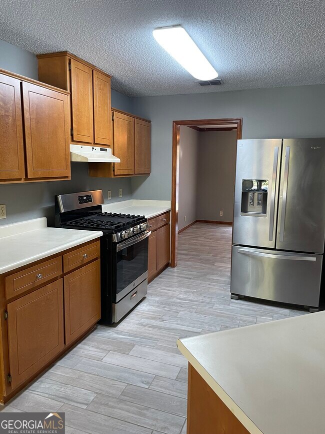 Building Photo - 211 N Woodvalley Dr