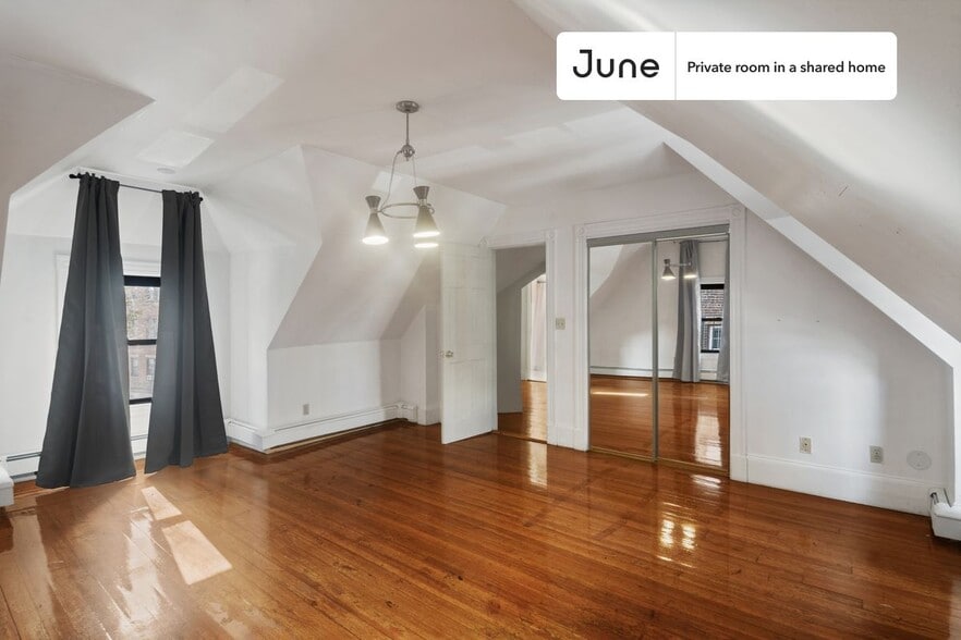 Building Photo - Room in Shared 6 bed/2 bath home