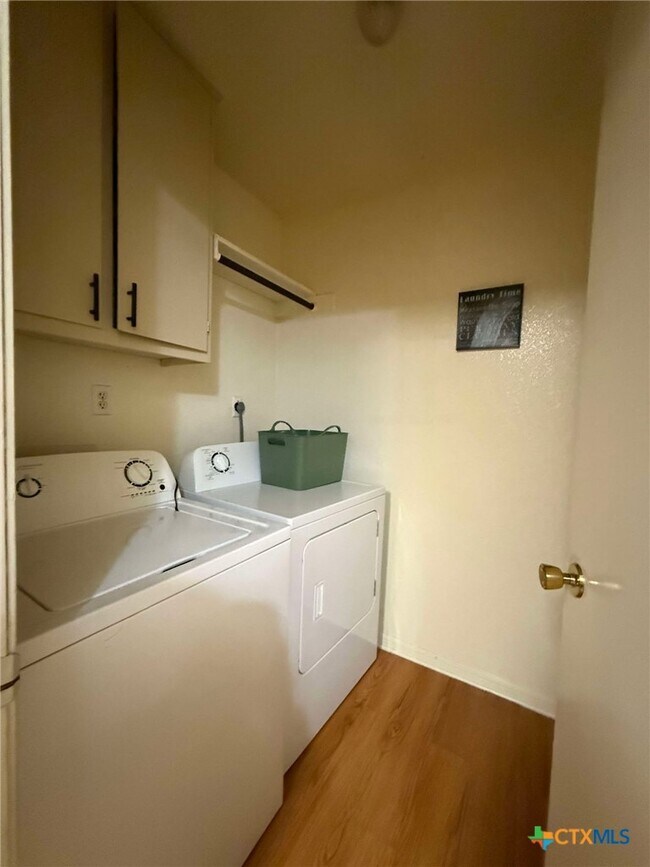 Building Photo - 1008 Circle M Dr