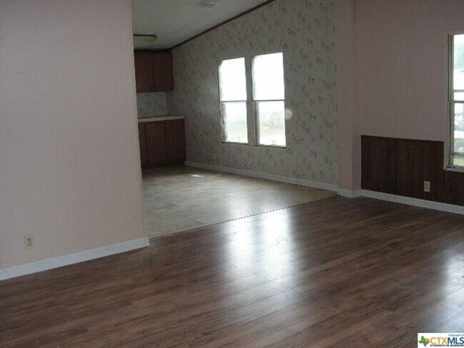 Building Photo - NEW ON MARKET