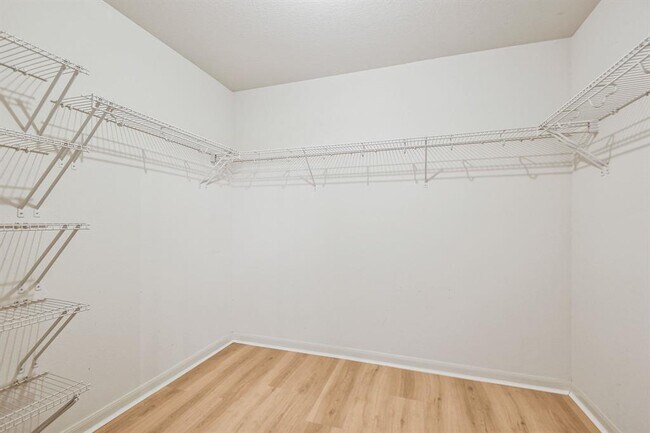 Building Photo - 1030 Birdsong Ln
