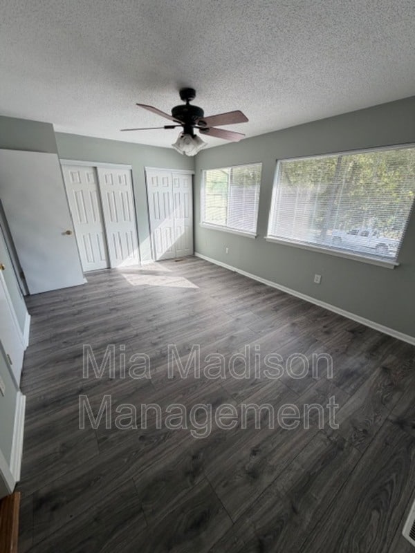 Building Photo - 527 Tibet Ave