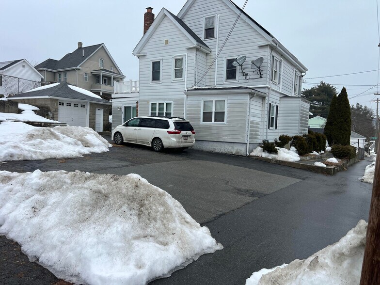 Building Photo - 95 Roberts St