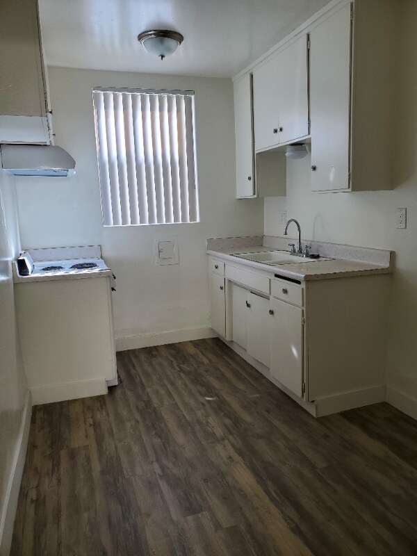 Building Photo - 1605 Lomita Blvd