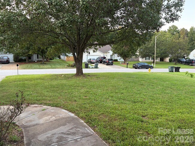 Building Photo - 4924 Aldersbrook Dr