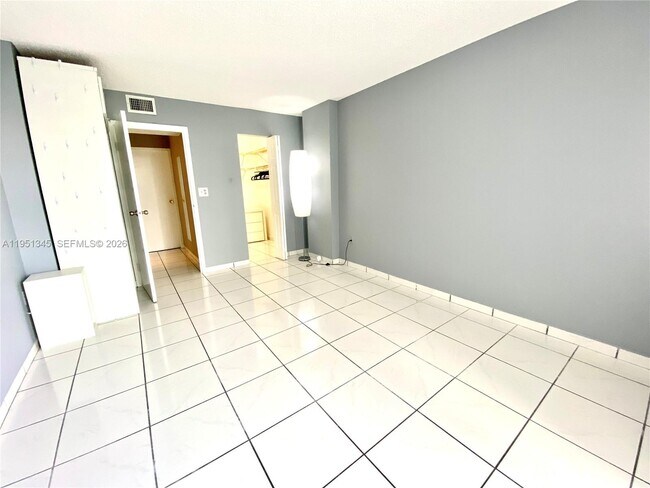 Building Photo - 16950 Dixie Hwy