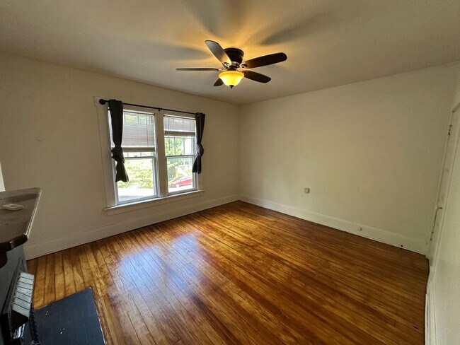 Building Photo - Thurman Ave 273-275 WAG