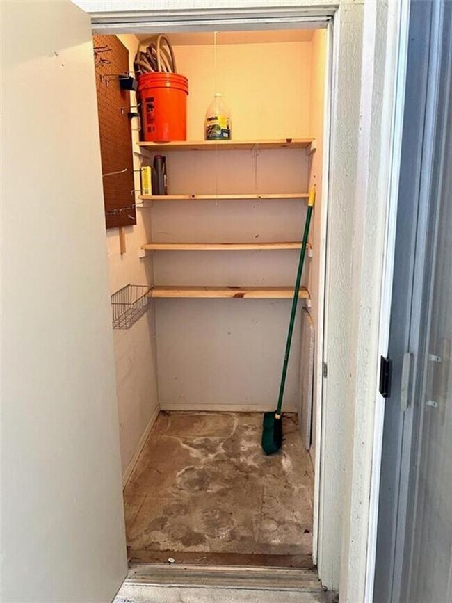 Building Photo - Arbor Village Condominium / Beautiful Update Unit / Refrigerator, Washer & Dryer included