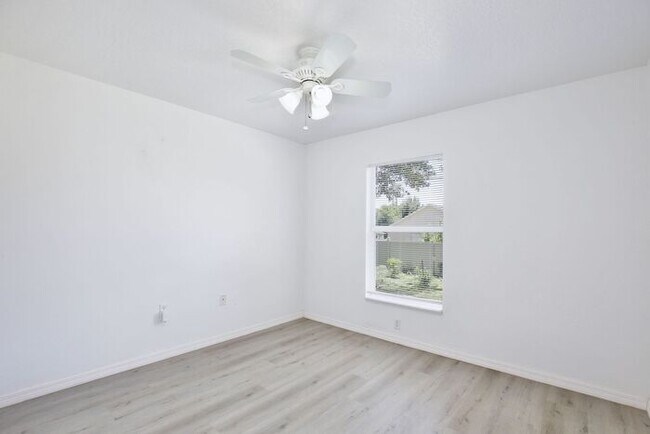 Building Photo - Stylish 3/2 + Office or Flex Space with Luxury Finishes & Spacious Open Layout
