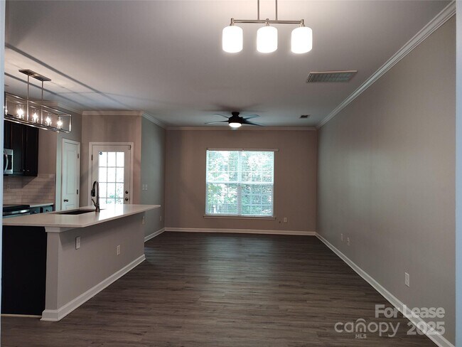 Building Photo - 4062 Queensbridge Rd