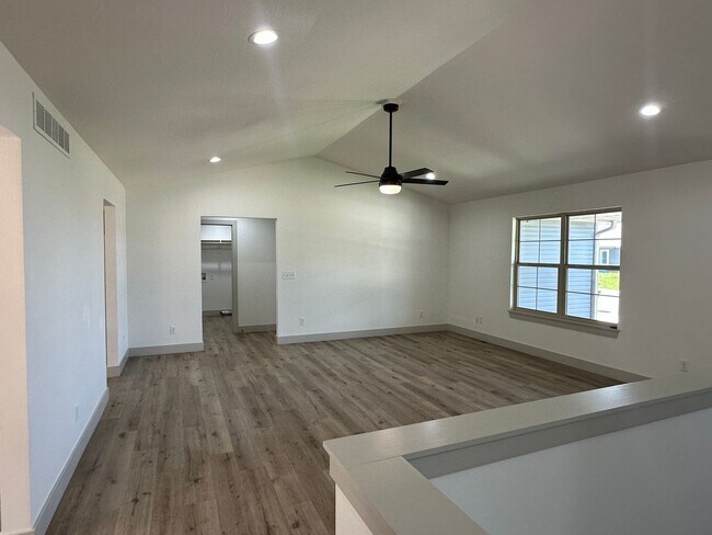 Building Photo - Now Accepting Applications – 4 BED 3 BATH | Summit Pass Subdivision | Waynesville School District