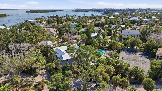 Building Photo - 700 Lands End Dr