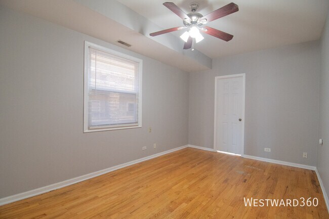 Building Photo - 3936 N Ashland Ave
