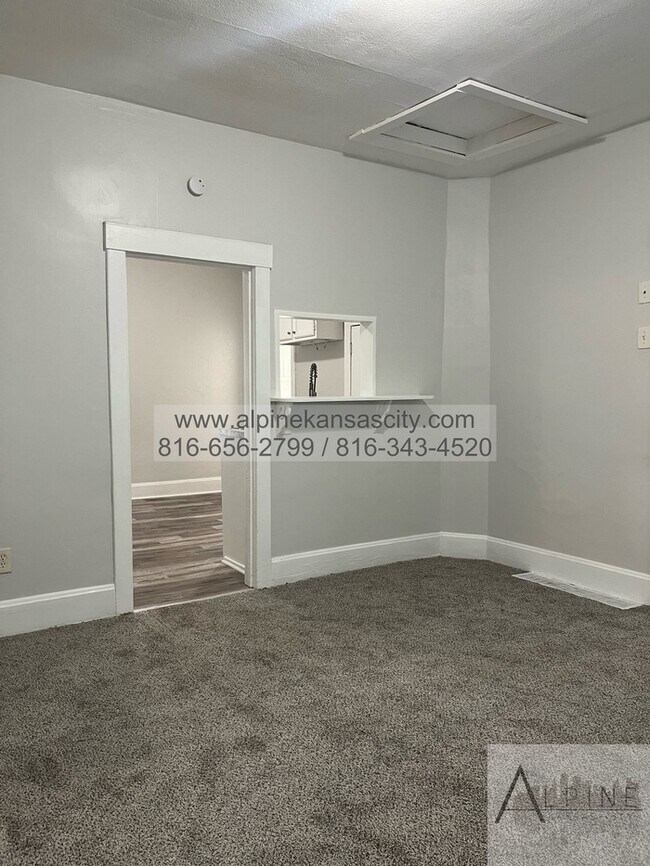 Building Photo - Independence Home Available