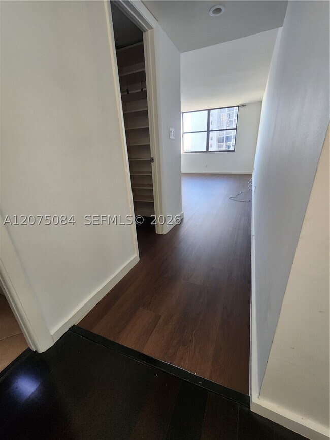 Building Photo - 18151 NE 31st Ct