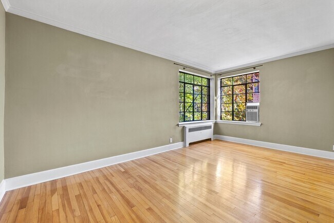 Building Photo - 97 Strathmore Rd