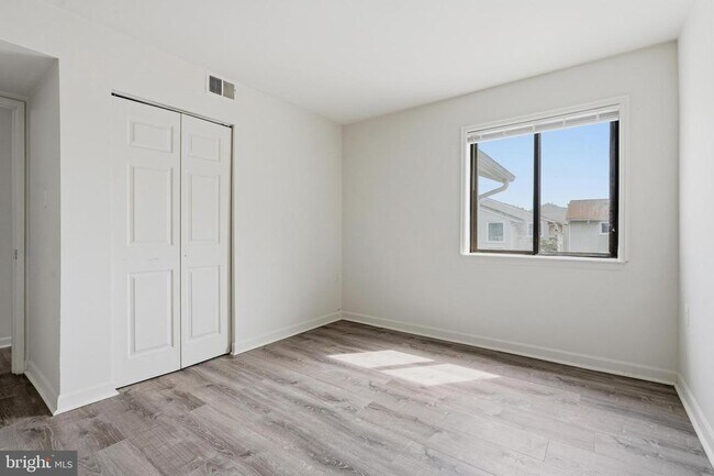 Building Photo - 8604 Village Way