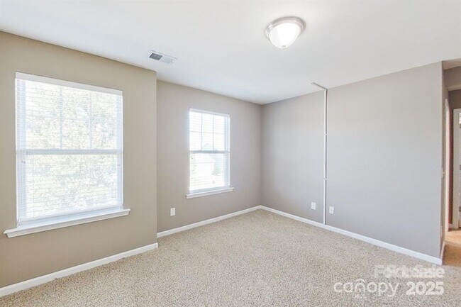 Building Photo - 149 Glade Vly Ave