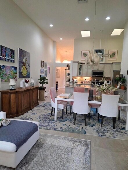 Building Photo - 11000 Ladera Ln