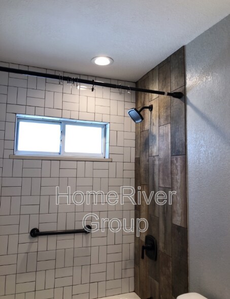 Building Photo - 1410 Glenmere Dr