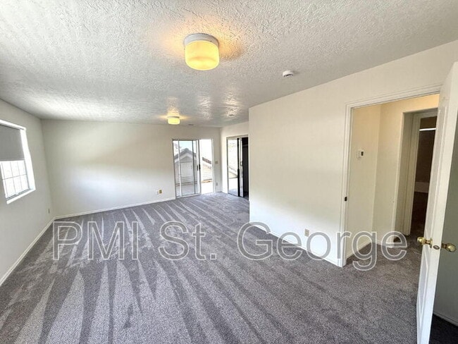 Building Photo - 2506 W Grandview Dr
