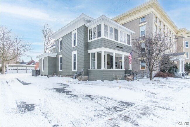 Building Photo - 325 Holcomb St