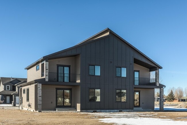 Building Photo - 405 Par Ave