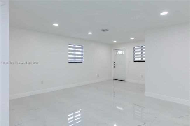 Building Photo - 3612 SW 15th St