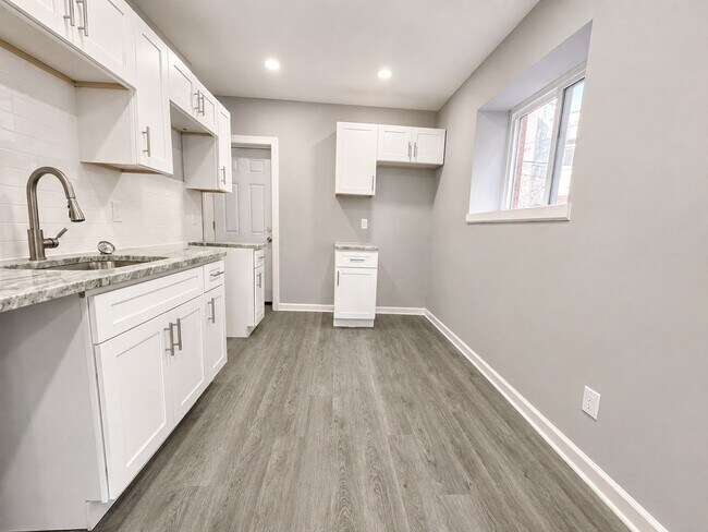 Building Photo - 1308 S Reese St