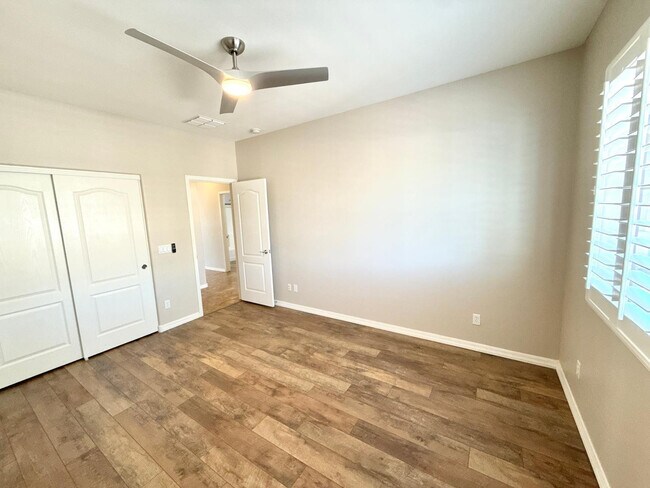 Building Photo - 17455 W Meadow Ln