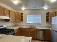 Building Photo - Spacious 3 Bedroom Ranch Home on Corner Lot – 98682